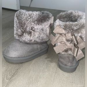 Baby fluffy boots